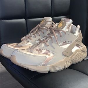 Nike Air Huaraches Desert Camo